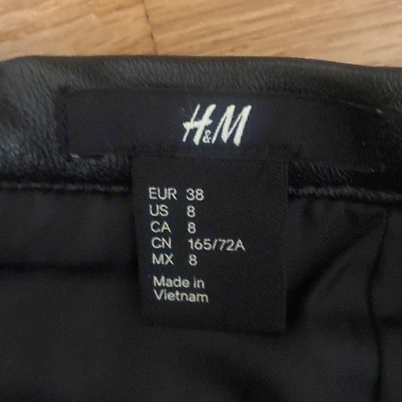 H&M Black and White Mini Embellished Pencil Skirt - Picture 2 of 4